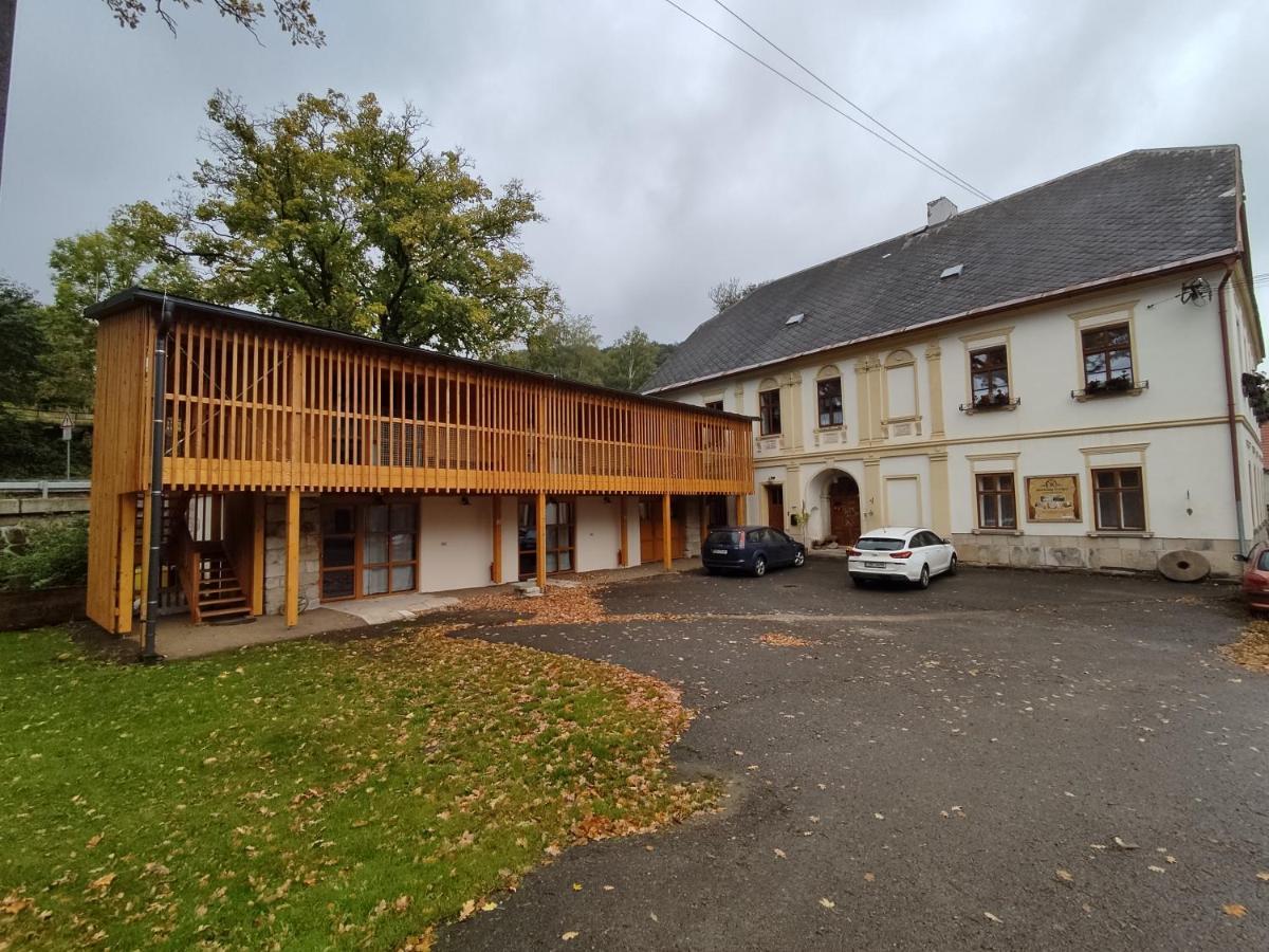 Ve Mlyne Apartment *