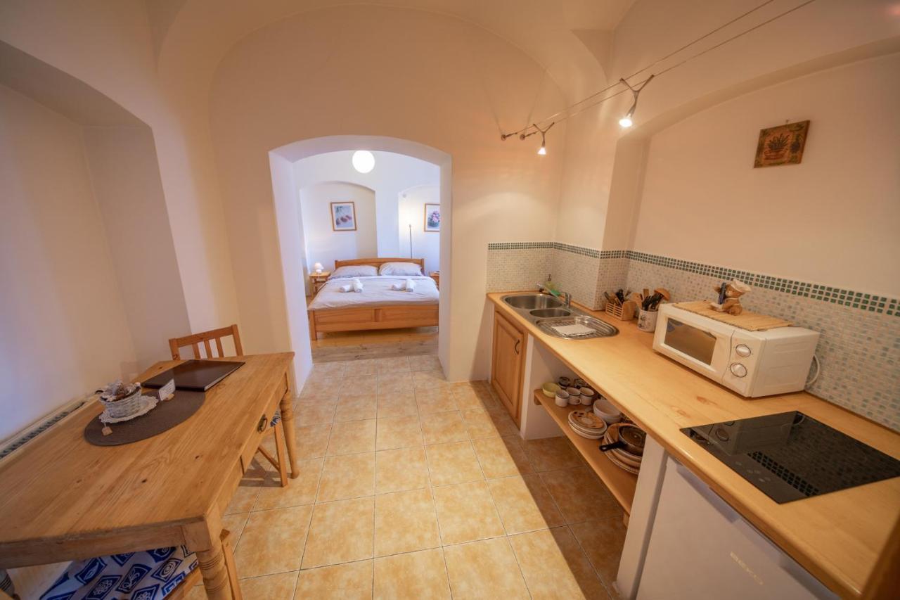 Ve Mlyne Apartment