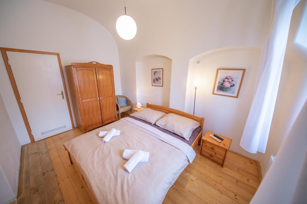 Ve Mlyne Apartment *