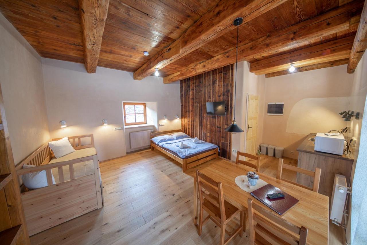Ve Mlyne Apartment
